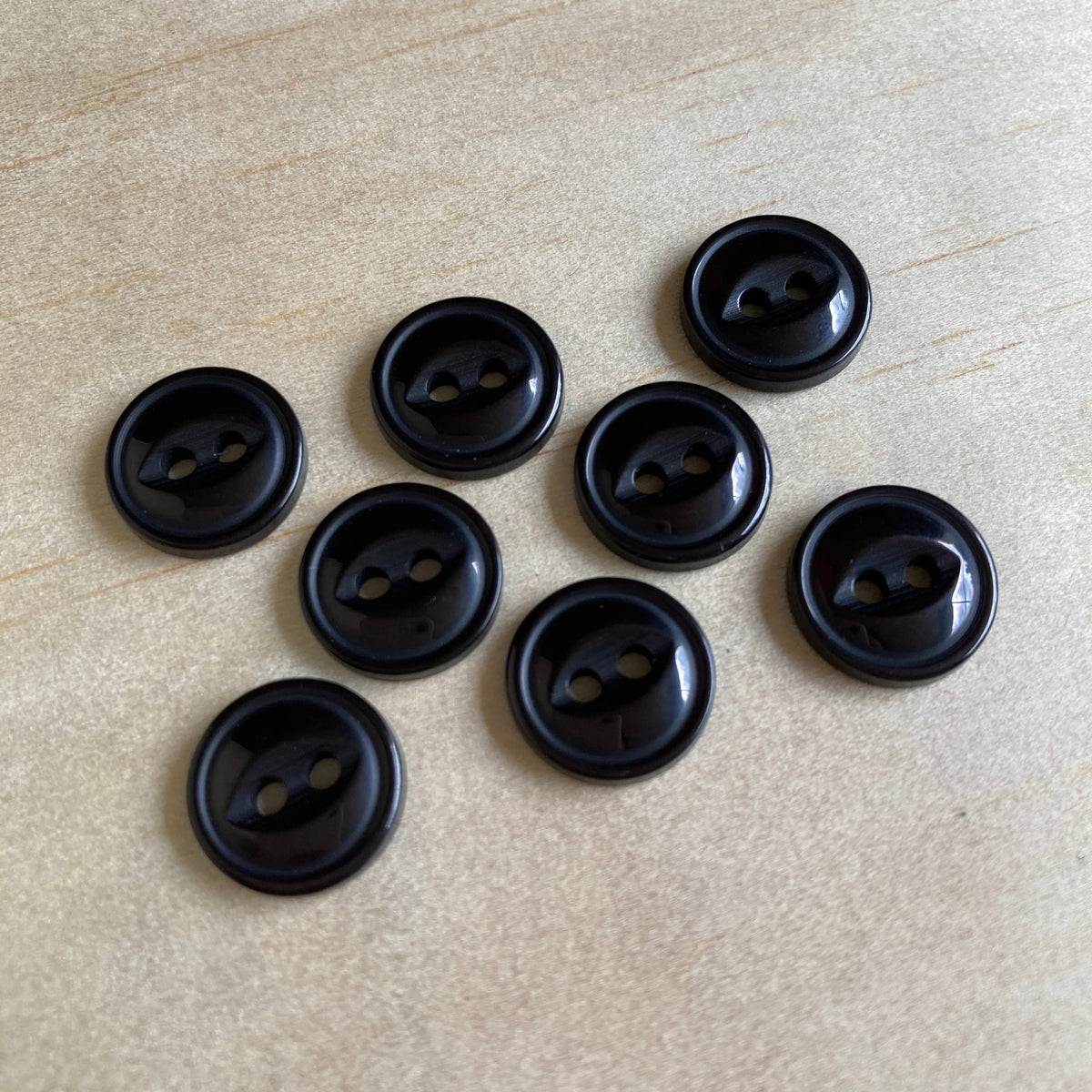 2-Hole Fisheye Shirt Buttons x 8 - Black – The Cloth Shop